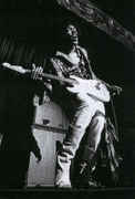 Jimi_waling_on_guitar.jpg