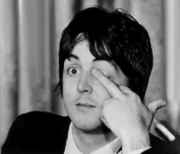 Paul_McCartney_middle_finger.jpg