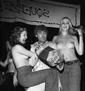 Keith_Moon_and_topless_girls.jpg