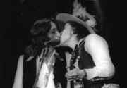 Baez_and_Dylan_kiss.jpg